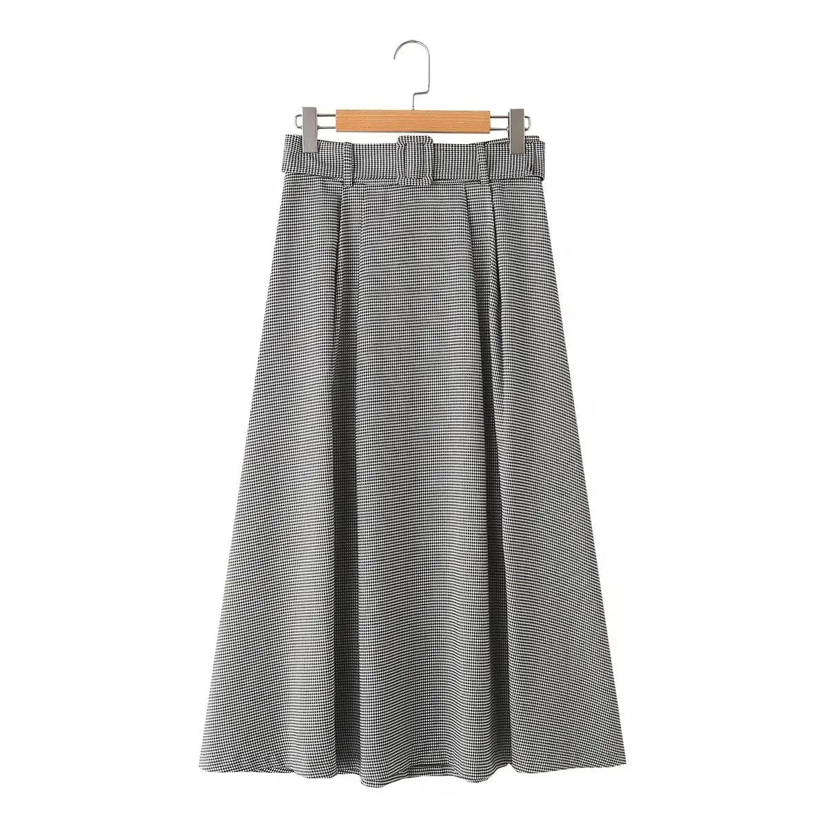 Chic and Elegant Two-piece Office Outfit